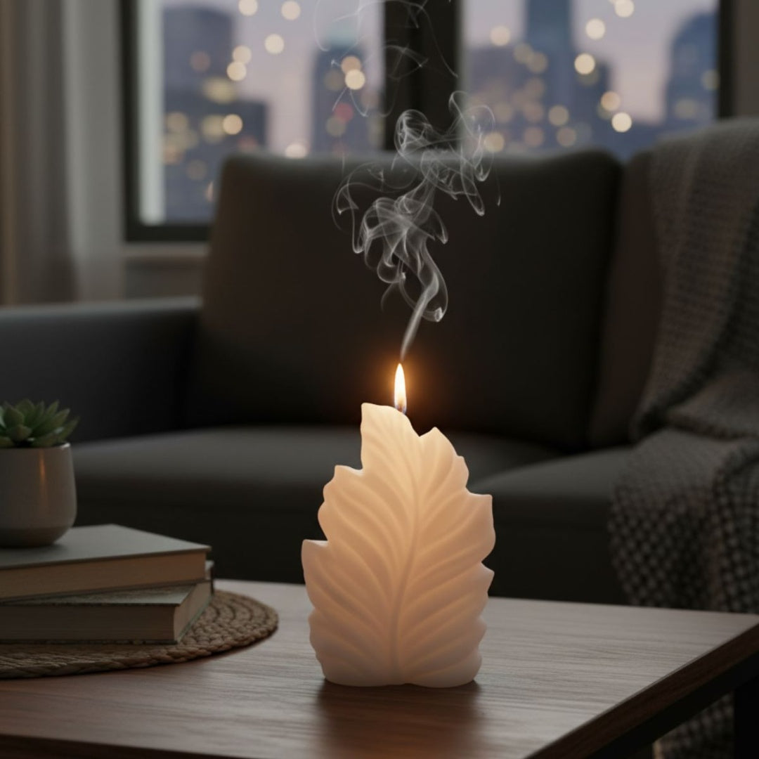 Vela blanca con forma de hoja de palma